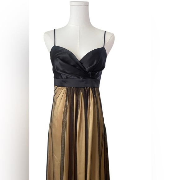 María Bonita ,Elegant Black and Gold Evening Gown - Picture 2 of 9